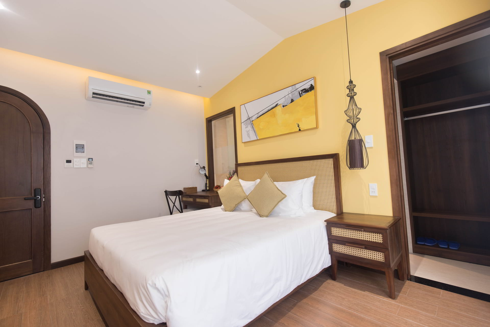 superious-double-room-flowerbeachstay-image-4954