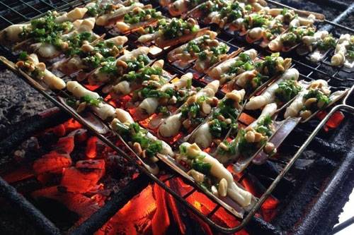 Hải sản tươi ngon vừa được đánh bắt từ biển, lại được chế biến theo khẩu vị đậm đà của người miền Trung. (Ảnh: Internet)