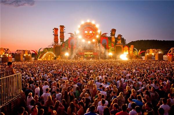 Tất cả tạo nên một Đà Nẵng không chỉ đẹp, thân thiện mà còn cực kỳ thú vị và chẳng lúc nào ngưng nghỉ niềm vui. (Ảnh: Internet)