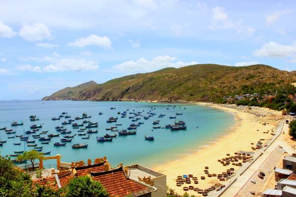 Biển Nhơn Lý. Ảnh: Hoa Mai