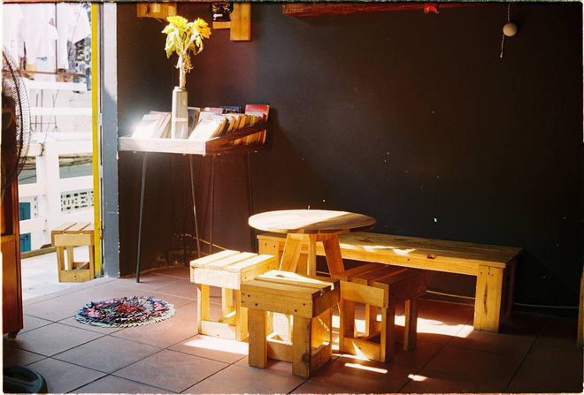 3-quan-cafe-phong-cach-hoai-co-o-da-nang-de-ban-tan-huong-khong-khi-thoi-ong-ba-anh-ivivu-10