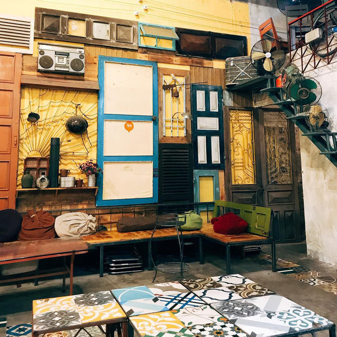 3-quan-cafe-phong-cach-hoai-co-o-da-nang-de-ban-tan-huong-khong-khi-thoi-ong-ba-anh-ivivu-13