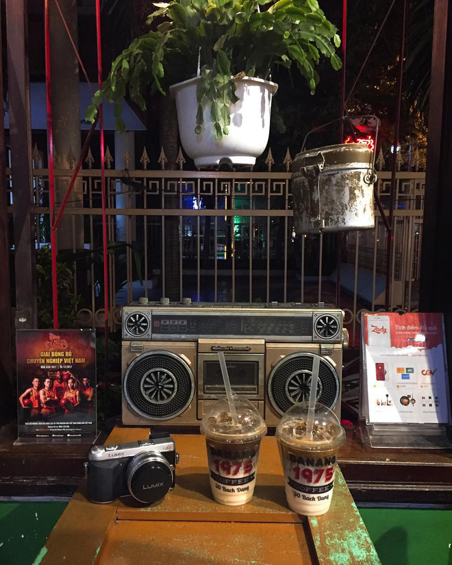 3-quan-cafe-phong-cach-hoai-co-o-da-nang-de-ban-tan-huong-khong-khi-thoi-ong-ba-anh-ivivu-15