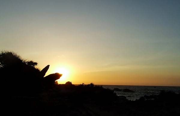 Bình minh trên Mũi Nghê - Sơn Trà.