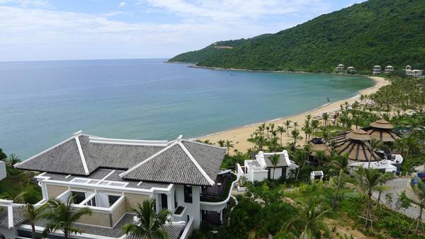 Đà Nẵng nổi tiếng với các resort ven biển.