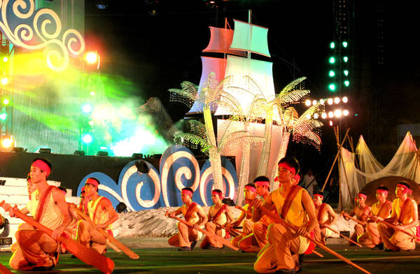 Biểu diễn nghệ thuật trong khuôn khổ Festival. Ảnh: laodong