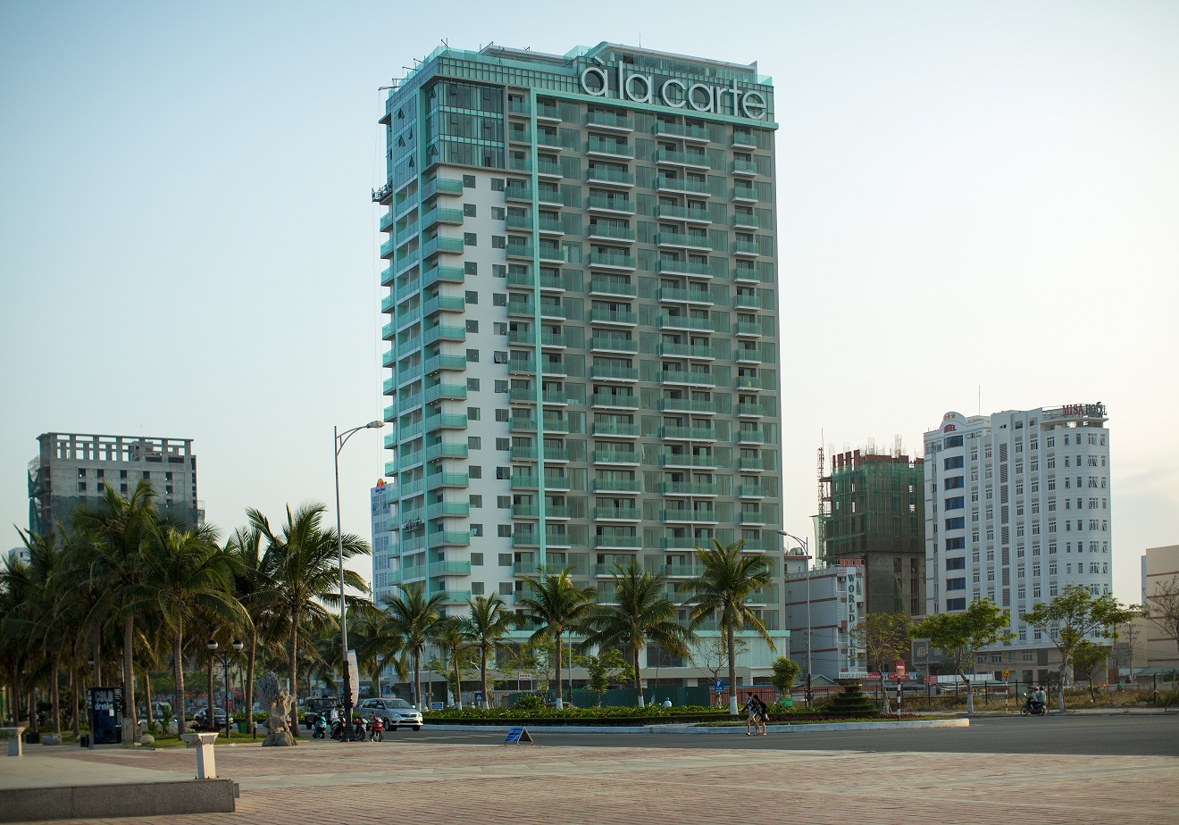A-La-Carte-Da-Nang-Beach-ivivu-1