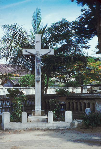 Mộ một vị linh mục.