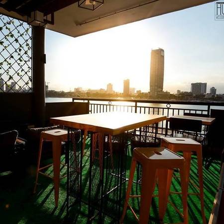 Dù là bạn muốn ngắm cảnh đẹp Đà Nẵng lúc hoàng hôn và khi đã lên đèn thì Barney's Danang Backpackers Hostel cũng sẽ đáp ứng được những điều đó. 