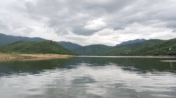 Không chỉ cung cấp nước tưới Đồng Nghệ còn tạo cảnh quan sinh thái để khách phương xa tìm về - Ảnh: THANH LY