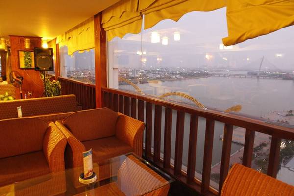 Thỏa thích nhìn ngắm cầu Rồng từ trên cao. Ảnh: FB Green Plaza Hotel