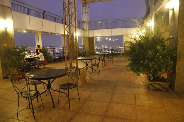 Khu vực sân thượng lộng gió. Ảnh: FB Green Plaza Hotel