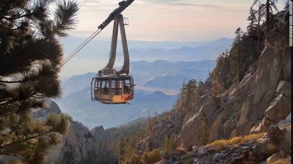 Tuyến cáp treo xoay lớn nhất thế giới này được thiết kế riêng cho vách đá Chino Canyon