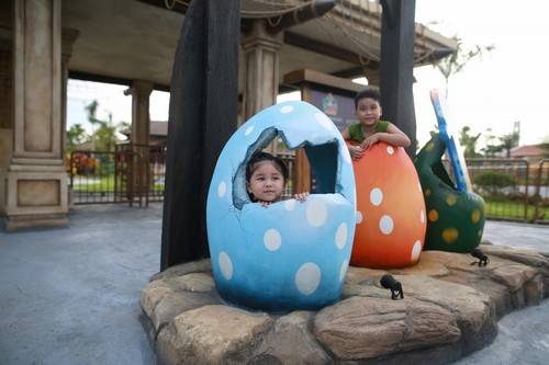 con-duong-ruc-ro-den-long-ky-luc-tai-asia-park-da-nang-ivivu-10