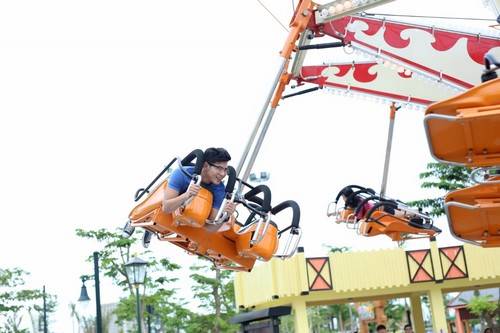 con-duong-ruc-ro-den-long-ky-luc-tai-asia-park-da-nang-ivivu-8