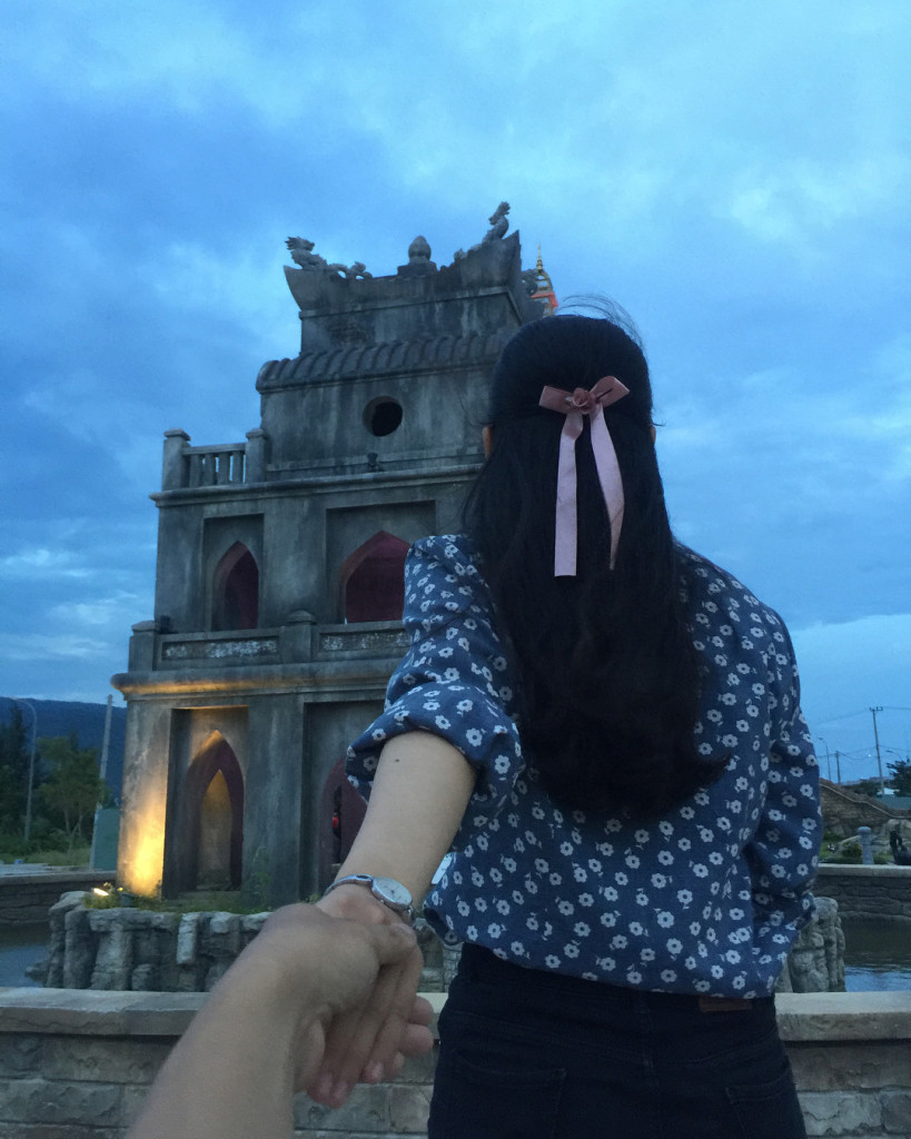 Các mô hình trong công viên được làm chủ yếu từ chất liệu gạch nung và được tạo tác công phu và tỉ mỉ đến từng chi tiết bởi các nghệ nhân trong nước. Ảnh: ngbaotrinh_.