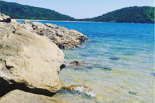 Ở làng Vân có một đồn biên phòng, nhớ mang chứng minh thư để khai báo tên tuổi cho an toàn.