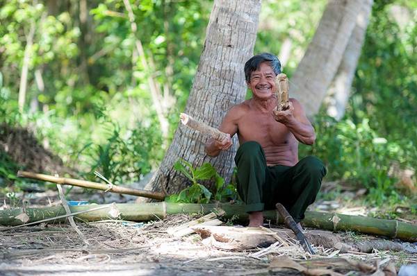 Người dân đảo nhiệt tình, hiếu khách. Ảnh: Linh Đào