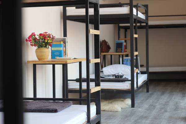Không gian xinh xắn bên trong mỗi phòng nghỉ. Ảnh: packohostel