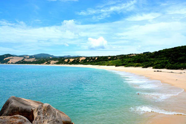 Bãi Na rộng mênh mông. Ảnh: Chudu