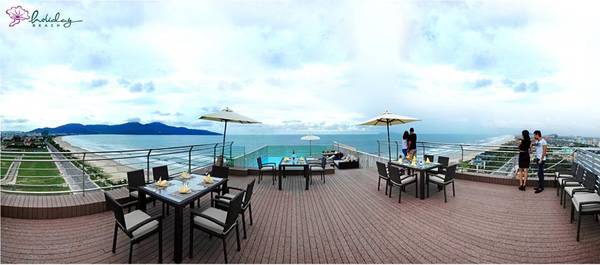 holiday-beach-da-nang-ivivu-13