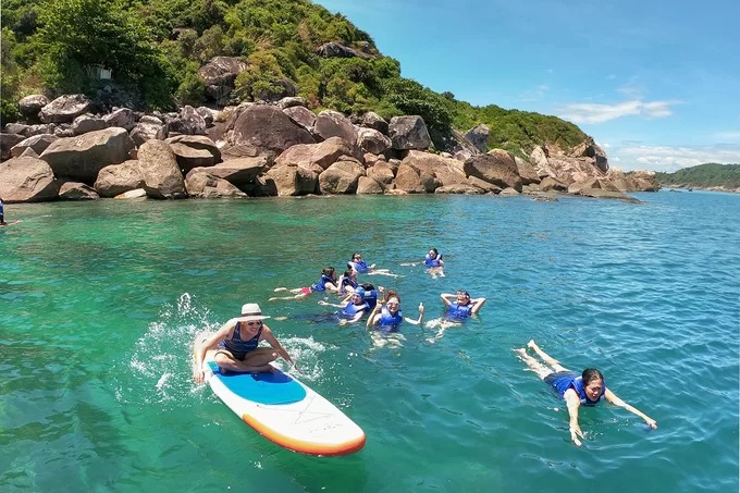 hon-dao-hinh-chiec-chao-up-nguoc-giua-bien-da-nang-hue-ivivu-4-1