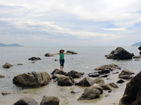 Những tảng đá đủ lớn để du khách tận hưởng cảm giác sảng khoái giữa mênh mông biển khơi - Ảnh: T.Ly