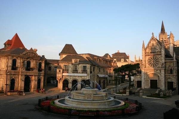 Kham-pha-ve-dep-co-kinh-cua-lang-Phap-tai-Da-Nang-ivivu-1