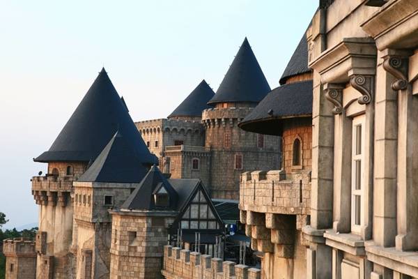 Kham-pha-ve-dep-co-kinh-cua-lang-Phap-tai-Da-Nang-ivivu-2