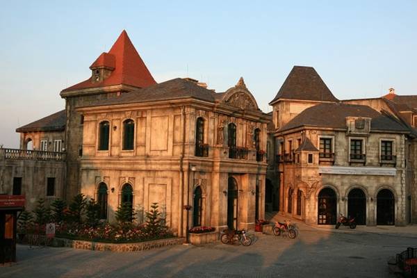 Kham-pha-ve-dep-co-kinh-cua-lang-Phap-tai-Da-Nang-ivivu-3