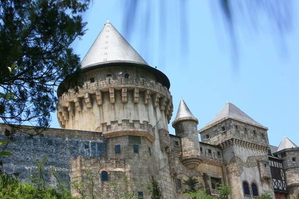 Kham-pha-ve-dep-co-kinh-cua-lang-Phap-tai-Da-Nang-ivivu-7