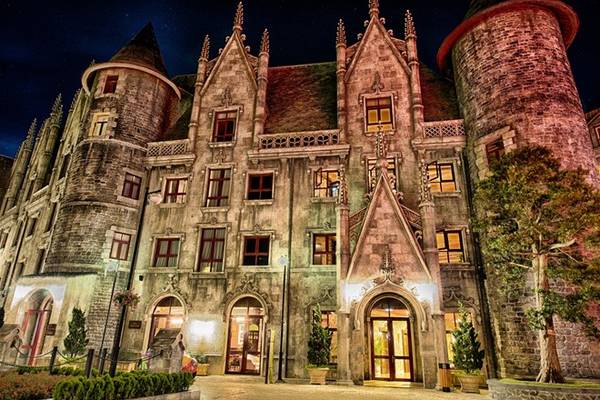 Cuộc giao lưu đặc biệt nhất trong năm hứa hẹn đem tới cho du khách khoảng thời gian giải trí ấn tượng. Cùng với không khí tưng bừng đón chào Halloween, du khách còn được trải nghiệm cảm giác tò mò đầy phấn khích với House of the dead trong khu vui chơi trong nhà lớn nhất Fantasy. Ngoài ra, thiên đường trò chơi Fantasy còn có hàng trăm trò chơi khác phù hợp với mọi lứa tuổi phục vụ du khách vui chơi.