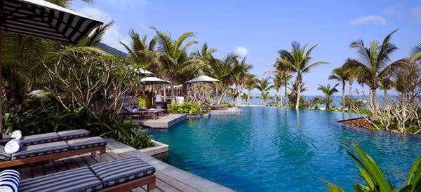 Kiến trúc sư nổi tiếng Bill Bensley thiết kế nên một công trình nghệ thuật chứa đựng những nét văn hóa thần thoại của Việt Nam, trải dài trên 4 tầng là Heaven (thiên đường) - Sky (bầu trời) - Earth (mặt đất) - và Sea (biển cả).