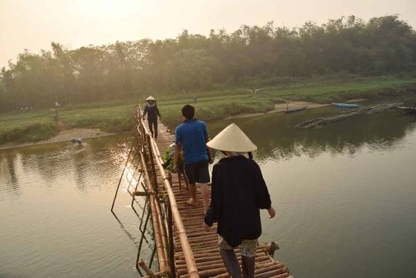 ...rồi đẩy qua giúp