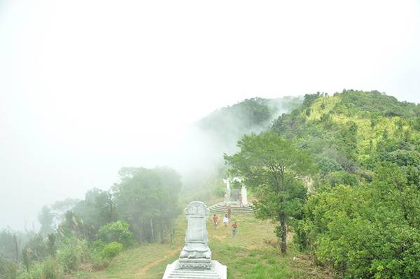 Những ngày lễ khách đến Bạch Mã thường đông hơn.