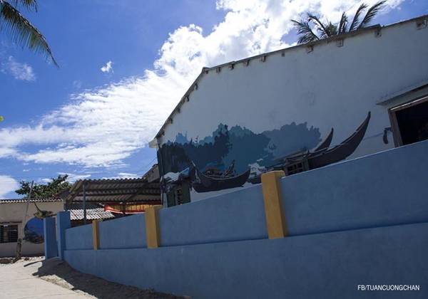 Tôi xuất phát tại Đà Nẵng, sau đó chạy vào Hội An, tới 11h30 thì chạy đi ăn bê thui Cầu Mống Bà Mười trứ danh. Sau khi ăn uống no nê, cả đoàn chạy về là làng Bích Họa, xã Tam Thanh (Quảng Nam) để thăm ngôi làng đang cực hot trong thời điểm này.