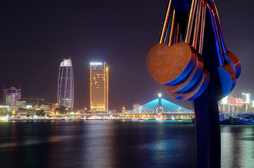 Ngắm Đà Nẵng về đêm. Ảnh: Zing News