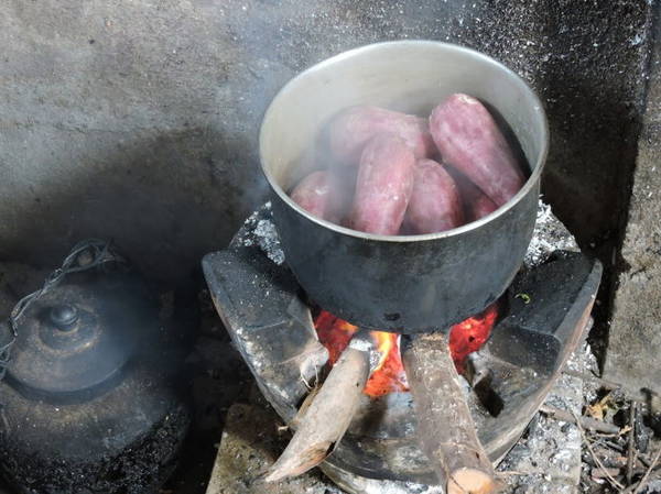 Khoai lang luộc, món ngon quen thuộc của người dân xứ Quảng - Ảnh: T.Ly