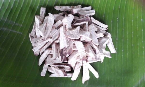 Khoai khô thường được mua về làm quà - Ảnh: T.Ly