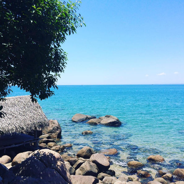 Biển xanh trong vắt ở bãi Rạng. Ảnh: firefly208