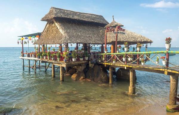 Khu vực chòi ngoài biển. Ảnh: Facebook khu du lịch sinh thái Bảy Ban