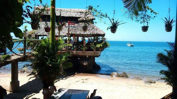 nha-hang-bay-ban-dia-chi-thuong-thuc-am-thuc-voi-view-dep-o-son-tra-ivivu-14-1