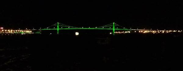 Cầu Thuận Phước là cây cầu treo dây võng bắc qua 2 bờ sông Hàn đổ ra Vịnh Đà Nẵng, nối giữa 2 quận Hải Châu và Sơn Trà thuộc thành phố Đà Nẵng.