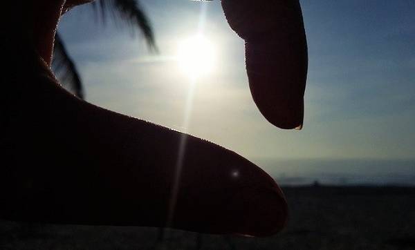 Ý thức người dân nơi đây rất tốt, dịch vụ quanh bãi biển cũng rất chu đáo,... đó là những lý do vì sao khách du lịch rất yêu thích bãi biển Mỹ Khê.