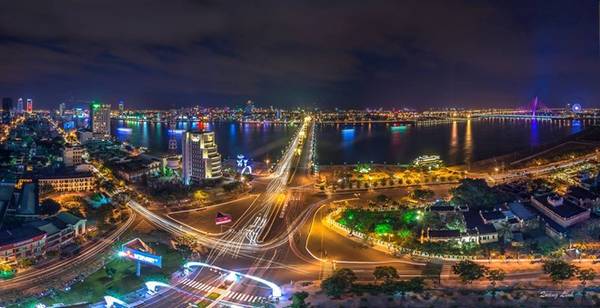 Sông Hàn nhìn từ trên cao. Ảnh: Nguyễn Trung Thu.