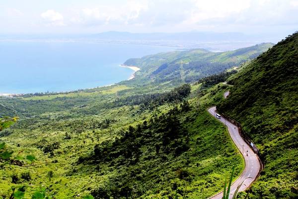 Nhung-khuc-cua-day-thach-thuc-tren-deo-Hai-Van-ivivu-10