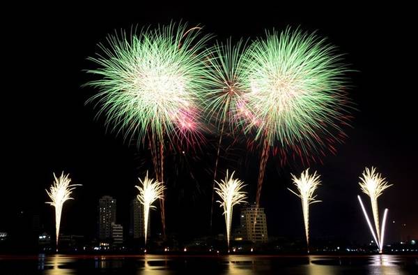 Những bản nhạc sôi động nhưng không kém phần quyến rũ được kết hợp với nhau đem lại nhiều cảm xúc cho người xem.