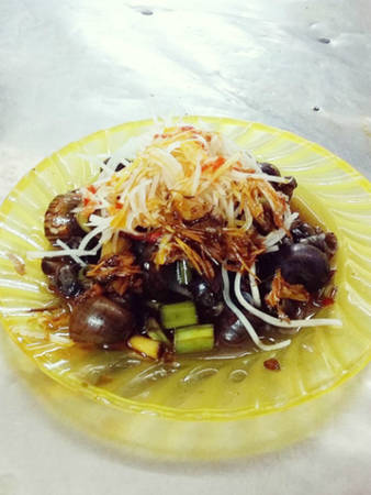 Quán chỉ bán từ 15h đến 18h nên bạn phải sắp xếp thời gian tới sớm. Ảnh: Oanhwiluv.