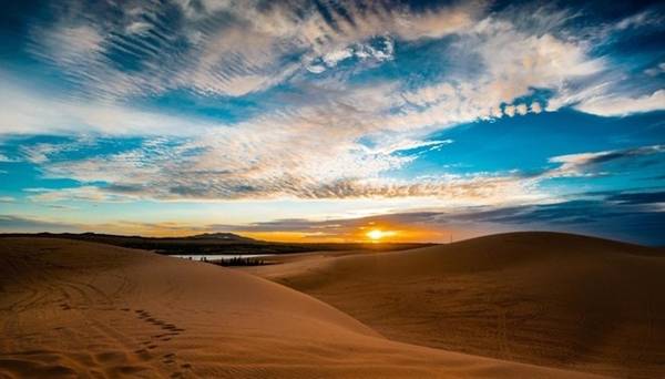 TP Phan Thiết có rất nhiều danh thắng, trong đó, nổi bật nhất là biển Mũi Né. Đây cũng là địa danh thu hút nhiều du khách quốc tế nhất của tỉnh này. Ảnh: Phạm Linh.