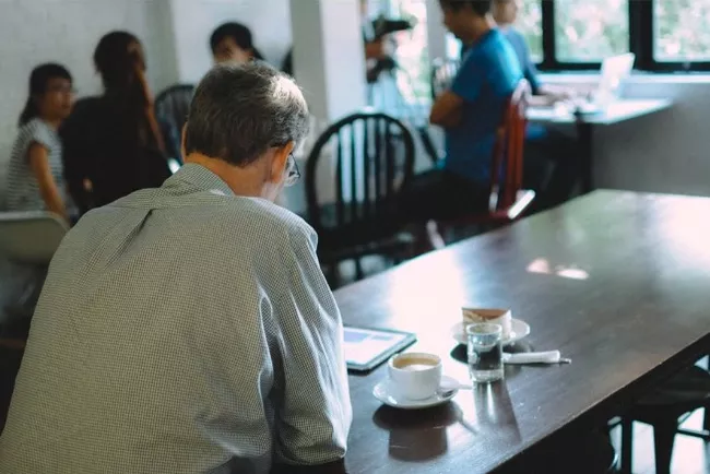 Không gian quán nhỏ nhắn nhưng vẫn rất thoải mái. Ảnh: whenpoetsbleed